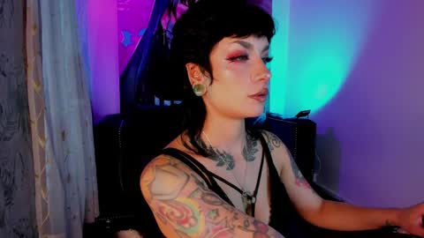Snapshot of mamushka_ chatting on April 28, 7:52 pm online show from April 28, 7:52 pm