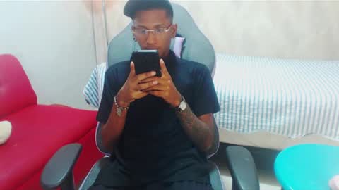 Snapshot of man_san11 chatting on December 21, 2:37 pm man_san11 online show from December 21, 2:37 pm