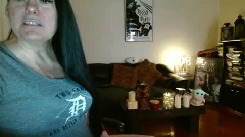 mandaloriangirlsfight online show from March 8, 6:01 pm