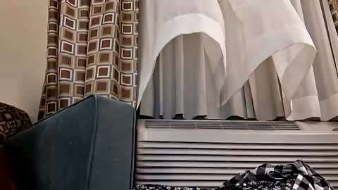 Snapshot of mandibliss chatting on December 14, 12:27 am Mandi Bliss online show from December 14, 12:27 am