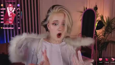 Snapshot of mandy_torres chatting on December 16, 9:53 pm Luna online show from December 16, 9:53 pm