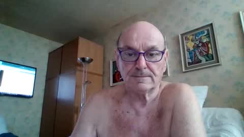 Snapshot of manes5858 chatting on April 25, 2:14 pm manes5858 online show from April 25, 2:14 pm