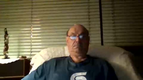 Snapshot of manes5858 chatting on May 18, 8:03 pm manes5858 online show from May 18, 8:03 pm