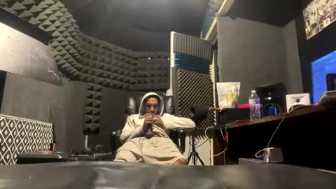 Snapshot of mani4sexy chatting on December 17, 11:22 pm Mani4sexy online show from December 17, 11:22 pm