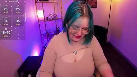 Snapshot of manic_pixie_ chatting on June 16, 4:09 pm manic_pixie_ online show from June 16, 4:09 pm