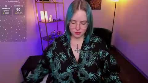 manic_pixie_ online show from July 31, 3:00 pm