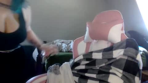 ManicPixiePop online show from December 4, 6:16 pm