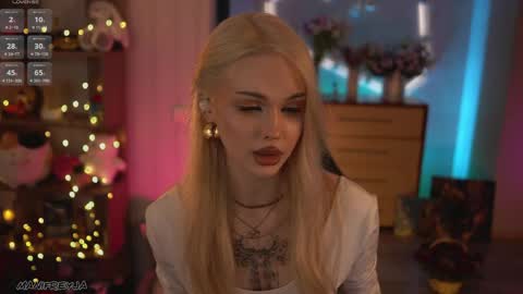 Amelie online show from April 27, 8:40 pm