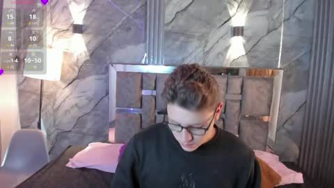 Snapshot of manson_and_zoe chatting on May 7, 11:37 am Manson and Zoe online show from May 7, 11:37 am