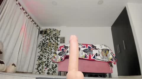 Snapshot of mantis_wine chatting on December 7, 8:22 am MARY online show from December 7, 8:22 am