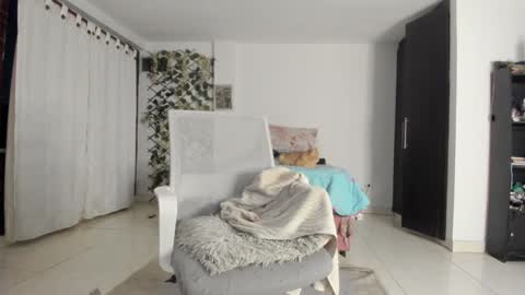 Snapshot of mantis_wine chatting on January 3, 2:32 am MARY online show from January 3, 2:32 am