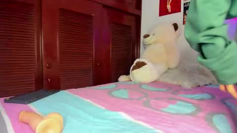 Snapshot of mantis_wine chatting on March 5, 12:59 am MARY online show from March 5, 12:59 am