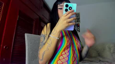 Snapshot of mantis_wine chatting on December 23, 10:24 am MARY online show from December 23, 10:24 am