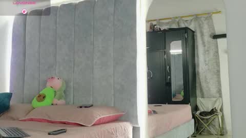 Manu  online show from March 4, 6:03 pm