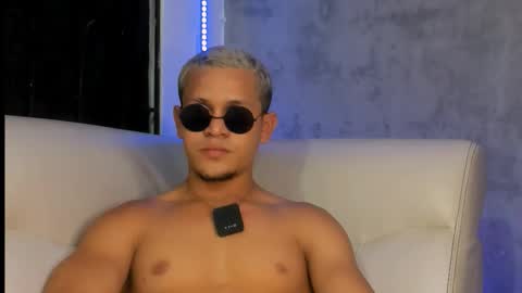 Snapshot of manuel_fpg chatting on December 2, 3:45 am Manuel online show from December 2, 3:45 am