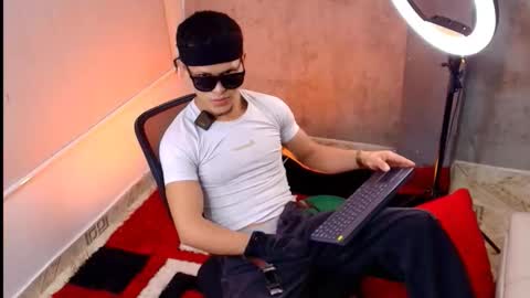 Manuel online show from March 16, 10:03 pm