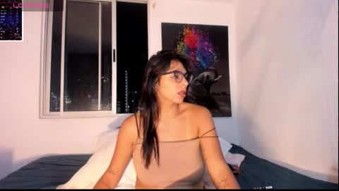 Snapshot of manuela_jaramillo chatting on October 26, 3:56 am manuela_jaramillo online show from October 26, 3:56 am