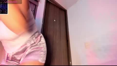 Snapshot of manuela_jaramillo chatting on November 29, 4:37 am manuela_jaramillo online show from November 29, 4:37 am