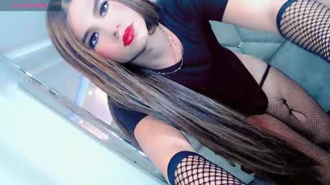 Snapshot of manuela_kingsley chatting on December 18, 3:55 pm Manuela Kingsley online show from December 18, 3:55 pm