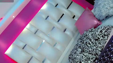 Snapshot of manuela_kingsley chatting on February 26, 8:44 pm Manuela Kingsley online show from February 26, 8:44 pm