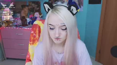 Manuela online show from November 13, 8:30 pm