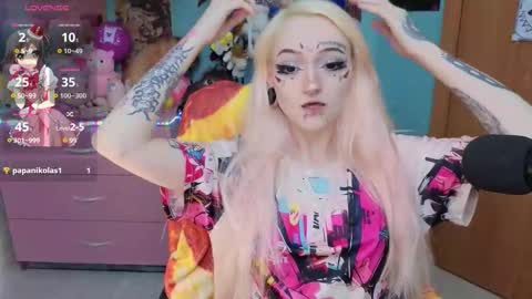 Snapshot of manuela_unicorn chatting on February 18, 9:33 pm Manuela online show from February 18, 9:33 pm