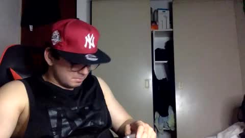 Snapshot of manuelle_francesco chatting on December 21, 11:01 pm Manu online show from December 21, 11:01 pm