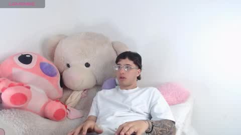 Snapshot of manuelr77 chatting on May 15, 11:45 pm Manuel online show from May 15, 11:45 pm