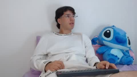 Snapshot of manuelr77 chatting on June 4, 2:28 am Manuel online show from June 4, 2:28 am