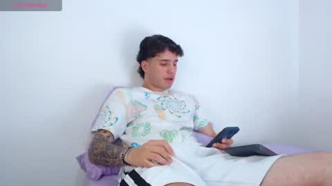 Snapshot of manuelr77 chatting on June 12, 4:06 pm Manuel online show from June 12, 4:06 pm