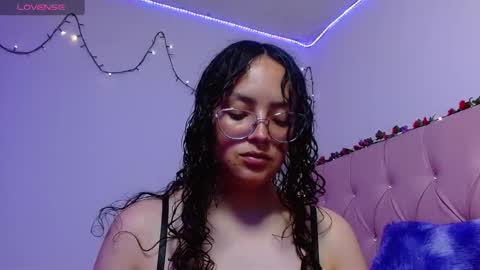 Snapshot of manumeow_ chatting on December 1, 10:26 pm Manu online show from December 1, 10:26 pm