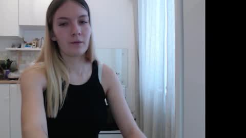 Snapshot of manyamania chatting on December 22, 10:34 am Prosto Maria online show from December 22, 10:34 am