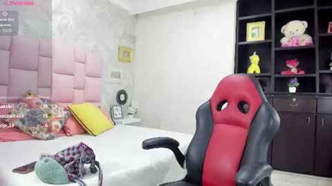 Snapshot of mara_summerr chatting on June 11, 12:32 am mara_summerr online show from June 11, 12:32 am