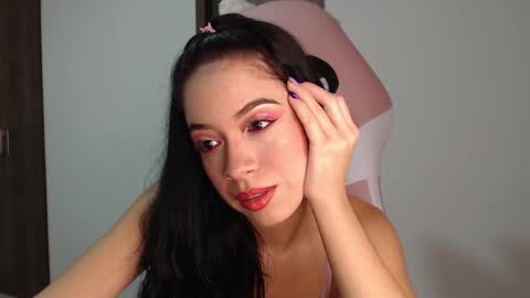 Snapshot of maraa_09 chatting on February 15, 5:19 am Marcela independent online show from February 15, 5:19 am