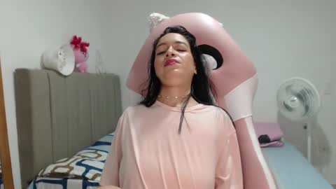 Snapshot of maraa_09 chatting on February 19, 1:40 am Marcela independent online show from February 19, 1:40 am