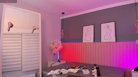 Mara  online show from December 3, 8:18 pm