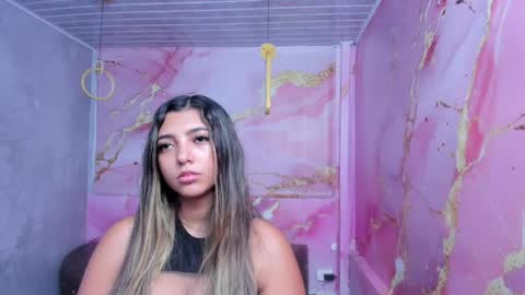 Snapshot of maraluna_ chatting on May 11, 2:45 pm Maraluna online show from May 11, 2:45 pm