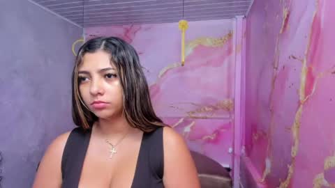 Snapshot of maraluna_ chatting on May 15, 11:17 am Maraluna online show from May 15, 11:17 am