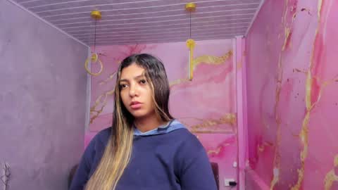 Snapshot of maraluna_ chatting on June 8, 11:54 am Maraluna online show from June 8, 11:54 am