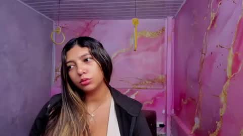 Snapshot of maraluna_ chatting on June 12, 11:31 am Maraluna online show from June 12, 11:31 am
