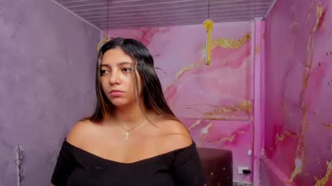 Snapshot of maraluna_ chatting on June 25, 11:26 am Maraluna online show from June 25, 11:26 am