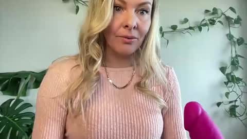Snapshot of marasecrets chatting on May 14, 4:58 pm marasecrets online show from May 14, 4:58 pm
