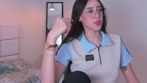 Snapshot of maravelvet_ chatting on May 20, 1:23 am online show from May 20, 1:23 am