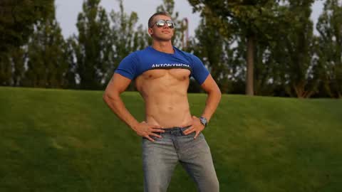 Snapshot of marc105100 chatting on May 17, 12:01 pm alex marvelxx online show from May 17, 12:01 pm