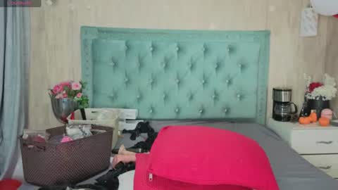 Snapshot of marcelaa_fox chatting on August 8, 9:17 pm Marcela online show from August 8, 9:17 pm
