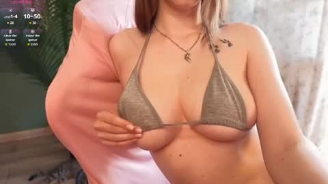Snapshot of marceline_meow chatting on June 16, 9:45 am John online show from June 16, 9:45 am