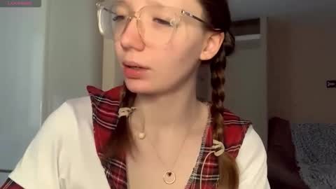 Snapshot of marciecommon chatting on November 29, 8:28 am Alisa online show from November 29, 8:28 am