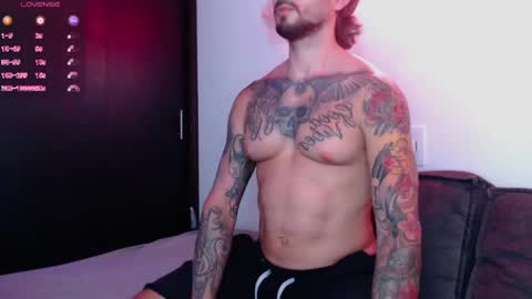 marco_allison43 online show from May 4, 8:27 pm
