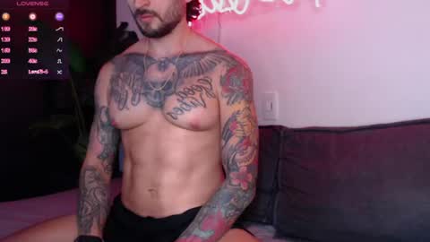 marco_allison43 online show from August 1, 9:57 pm