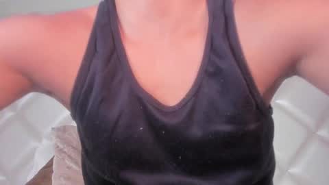 Snapshot of marco_deluxe chatting on April 21, 11:38 am marco_deluxe online show from April 21, 11:38 am
